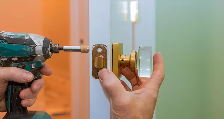 Broken Door Knob Fix in Jacksonville, FL