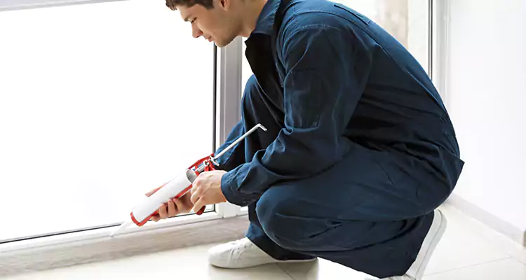 Window Glass Caulk Repair in Jacksonville, FL